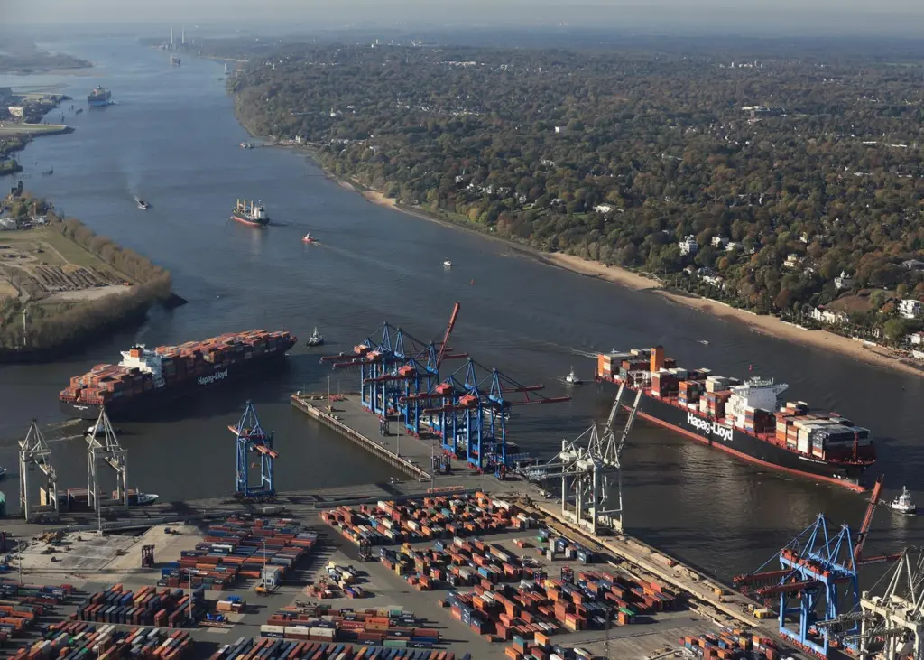 Hamburg prides itself on being a green port and is promoting cleaner ships. Credit: HHM Lindner.
