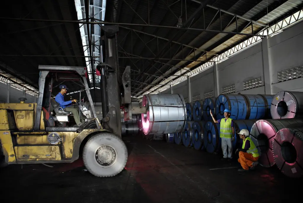 A little lift: equipment attachments can help optimise breakbulk handling. Credit: HCPTI
