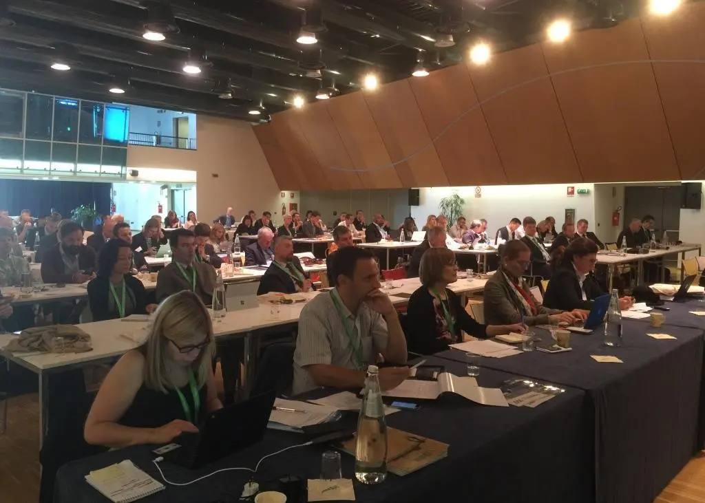 00_100683_Conference-2016
