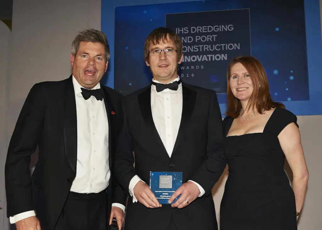 HR Wallingford receives the Innovative Services to Dredging Award