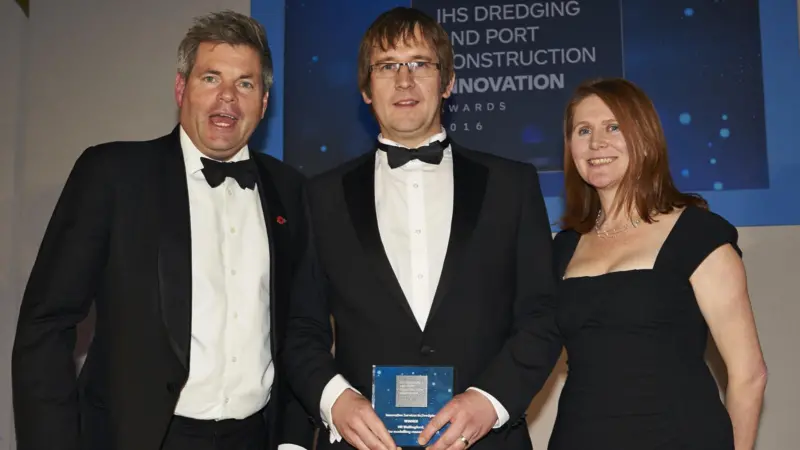 HR Wallingford receives the Innovative Services to Dredging Award