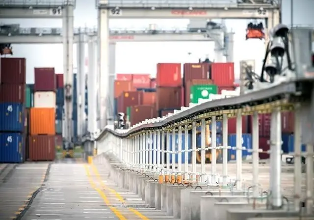 he latest phase of GPA's electric RTG infrastructure has been completed Photo: Georgia Ports Authority/Stephen B. Morton
