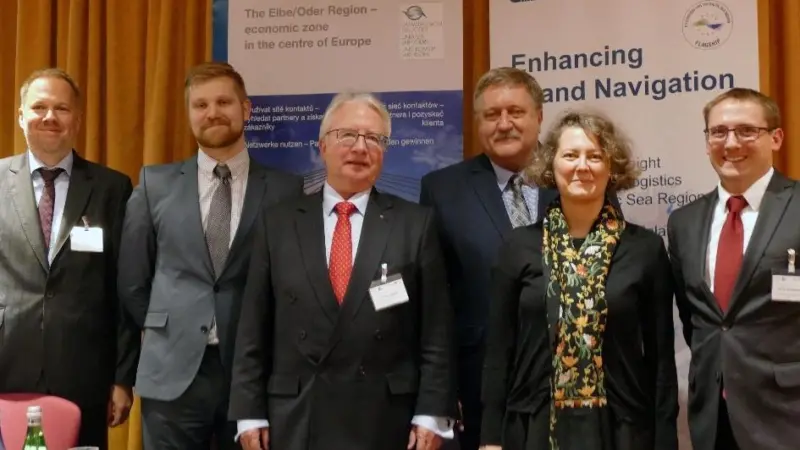 The panelists stressed the need of developing one strong voice for inland navigation in Europe