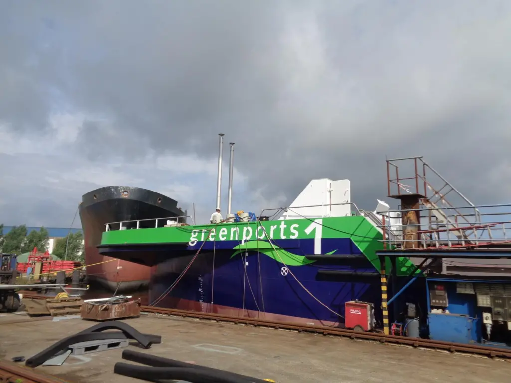 In 2017, the LNG hopper barge 'greenports' 1 will join the Bremenports fleet