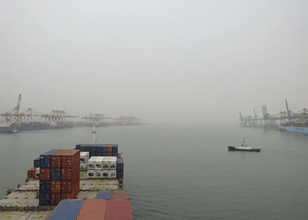 Steamed up: the fog plays havoc with Chinese volumes. Credit: Oana Ungureanu