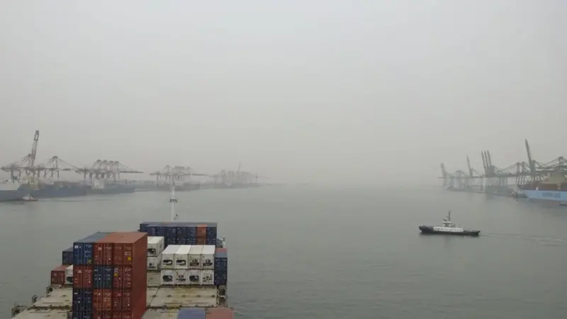 Steamed up: the fog plays havoc with Chinese volumes. Credit: Oana Ungureanu