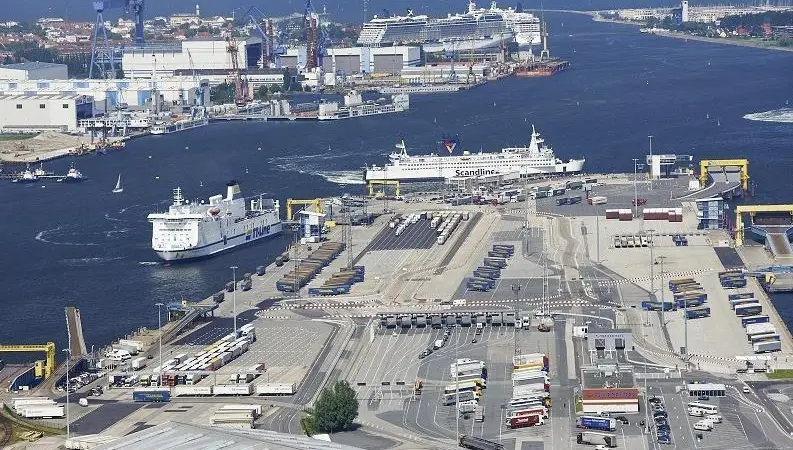 Port of Rostock sees first bunkering of a chemical tanker with LNG