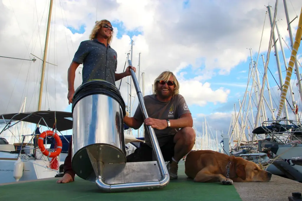 Seabin is a floating rubbish bin that can be located in the water at marinas, docks, yacht clubs