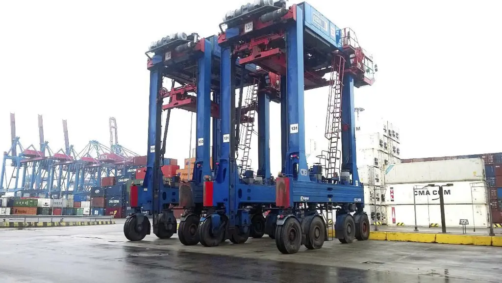 Hamburger Hafen und Logistik AG has ordered 11 diesel-electric straddle carriers from Kalmar.