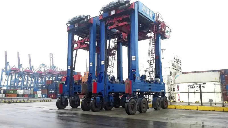 Hamburger Hafen und Logistik AG has ordered 11 diesel-electric straddle carriers from Kalmar.