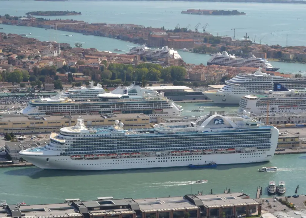 At the moment, larger ships, including cruise ships have to sail along the Giudecca Canal close to the Doges Palace and Saint Marks Square to reach the passenger terminal