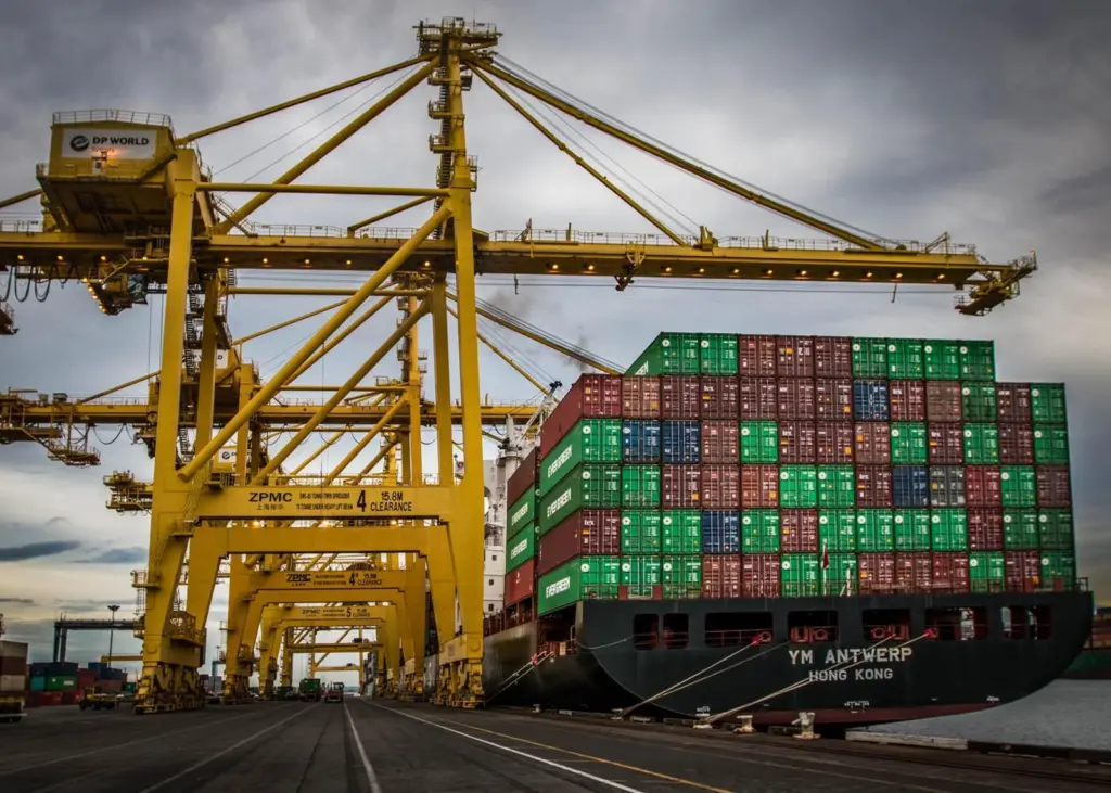 00_101211_Dp-World.-Credit-Paul-Carmona