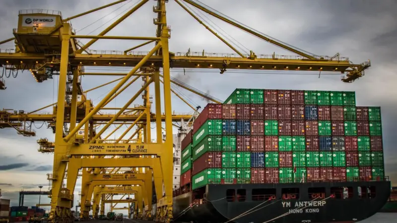 00_101211_Dp-World.-Credit-Paul-Carmona