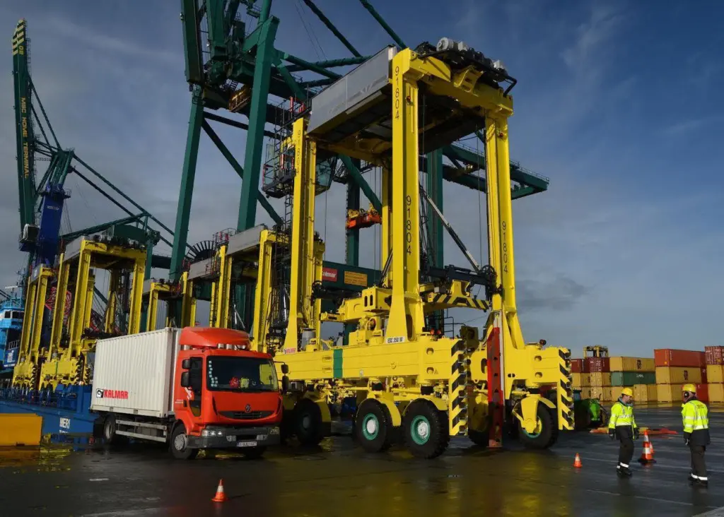 Green and clean: The straddle carriers comply with the latest exhaust emission regulations