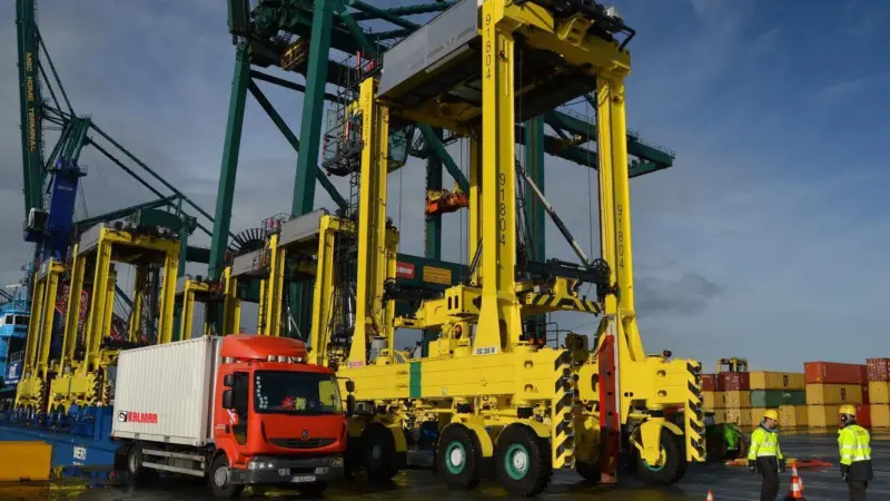 Green and clean: The straddle carriers comply with the latest exhaust emission regulations