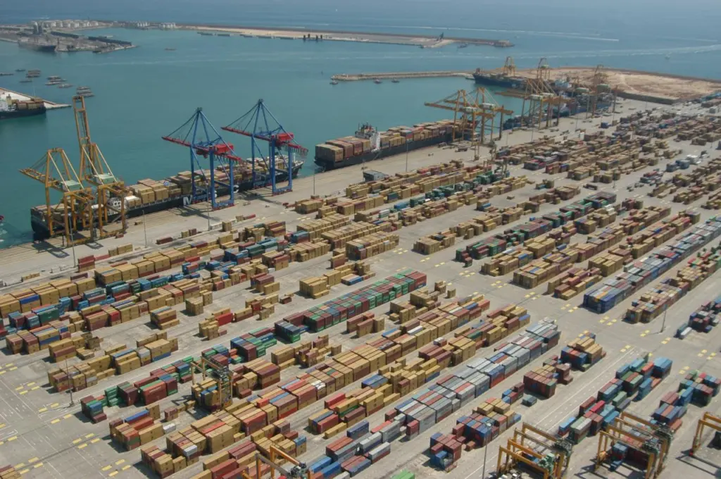 Multi-move: Noatum Container Terminal Valencia handles 40 intermodal trains per week