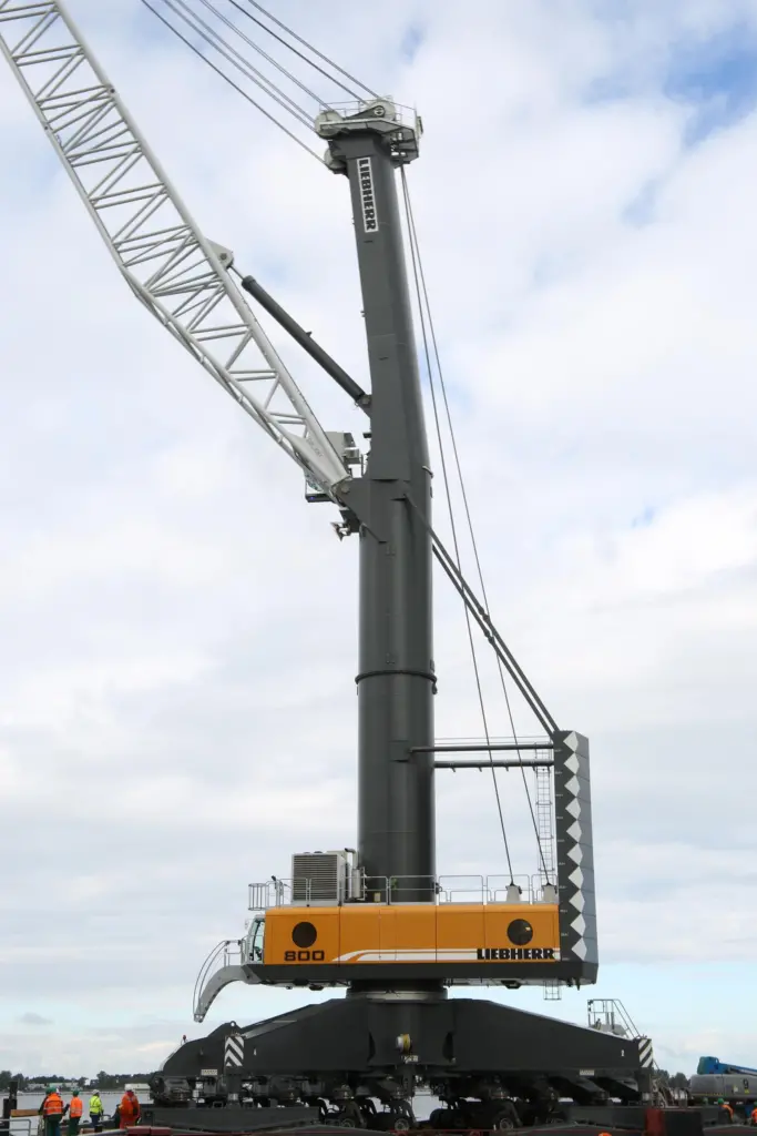Saqr has ordered two Liebherr mobile harbour cranes.