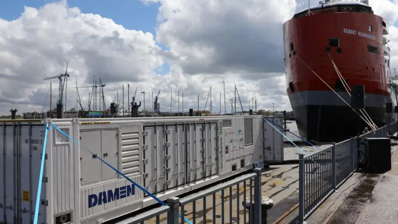 'MV Egbert Wagenborg' discharged its ballast water to the containerised InvaSave 300 on the quayside