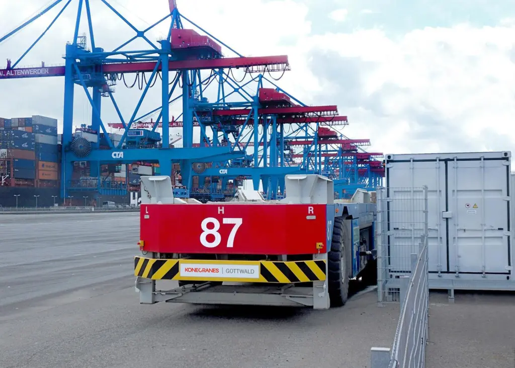 Next chapter: HHLA is ramping up its investment in Konecranes li-ion AGV technology