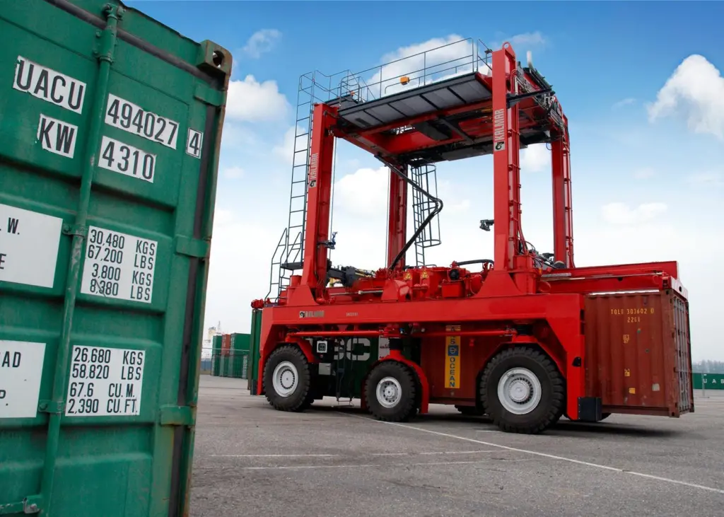 Traditional hardware manufacturers, such as Kalmar, now find themselves straddling the hard and software line