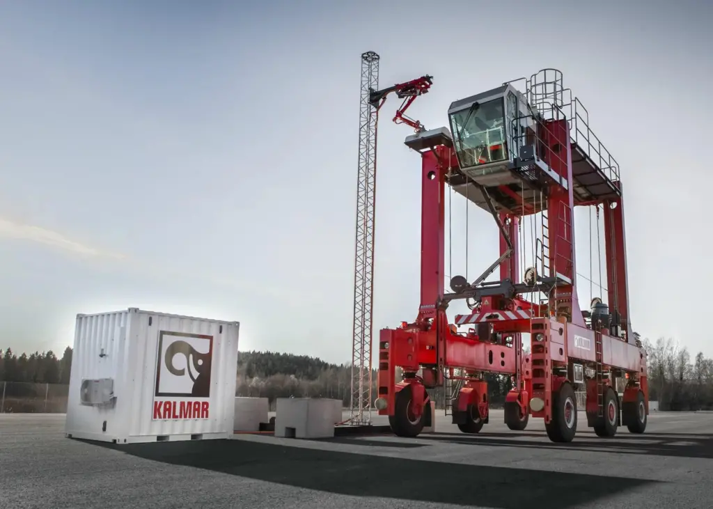 The Kalmar FastCharge solution has zero NOX and CO2 emissions and lower noise emissions