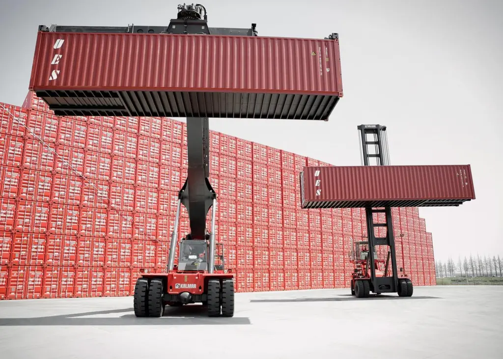 The order is made up of five Kalmar reachstackers and two empty container handlers
