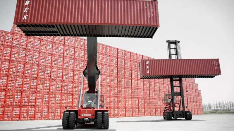 The order is made up of five Kalmar reachstackers and two empty container handlers