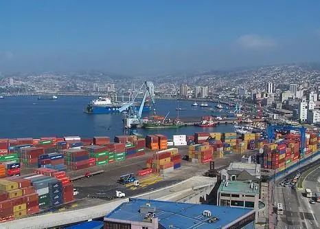 One of Chile's ports, Port Valparaiso Photo: eutrophication&hypoxia/flickr/CC BY 2.0