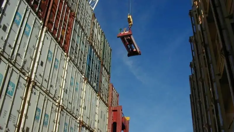 cargo handling at port