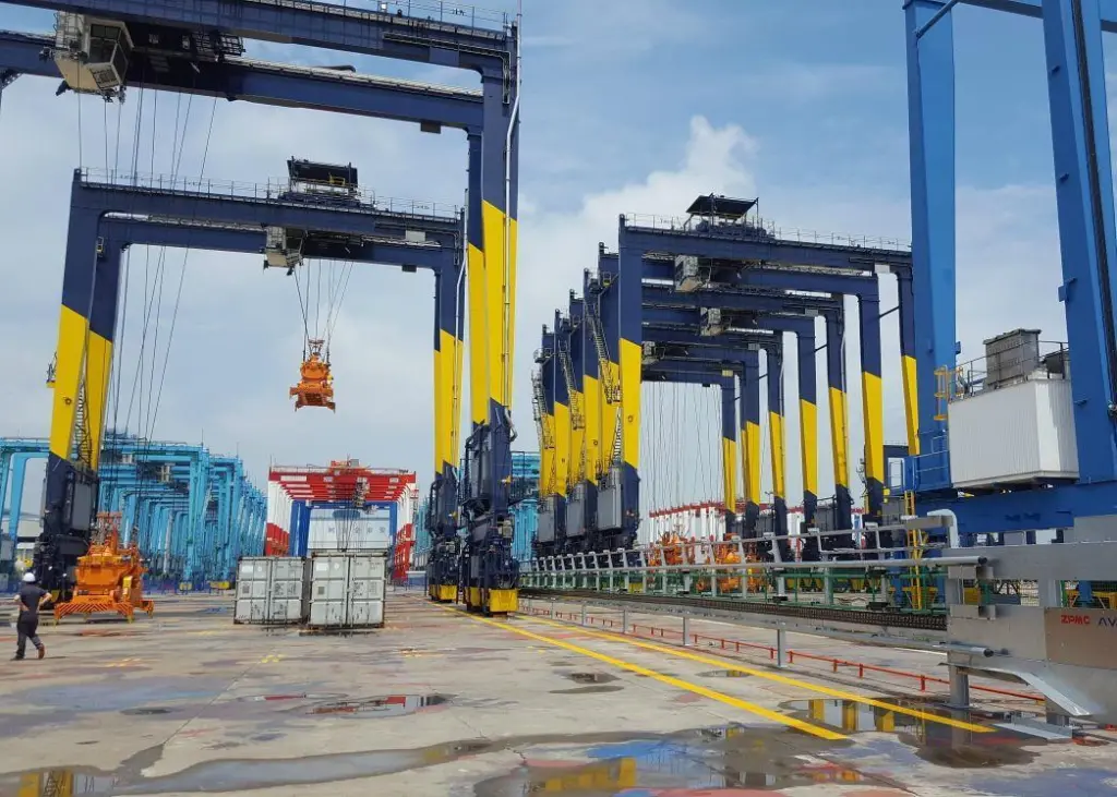 The cranes are low-maintenance and low in fuel consumption, as well as producing almost zero C02 emissions