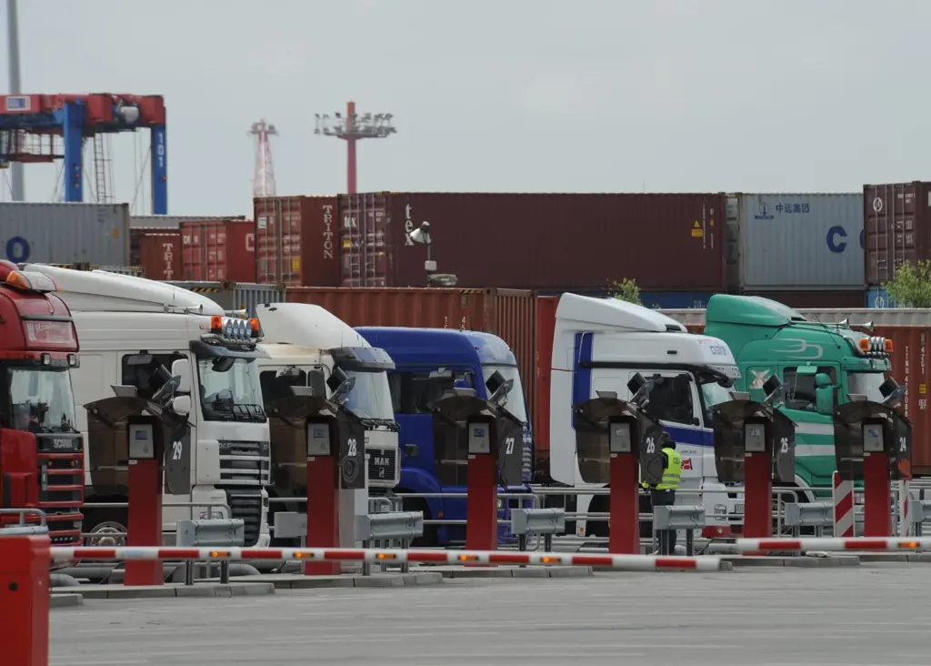Reducing congestion: Hamburg Port is the first German seaport to introduce pre-allocated time windows for truckers
