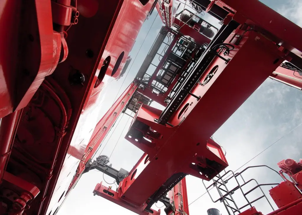 Kalmar has made a deal to provide 12 classic straddle carriers to Global Ports’ OJSC Sea Port of Saint Petersburg (JSC) First Container Terminal (FCT) in Russia