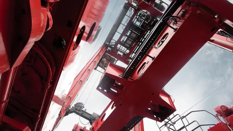 Kalmar has made a deal to provide 12 classic straddle carriers to Global Ports’ OJSC Sea Port of Saint Petersburg (JSC) First Container Terminal (FCT) in Russia