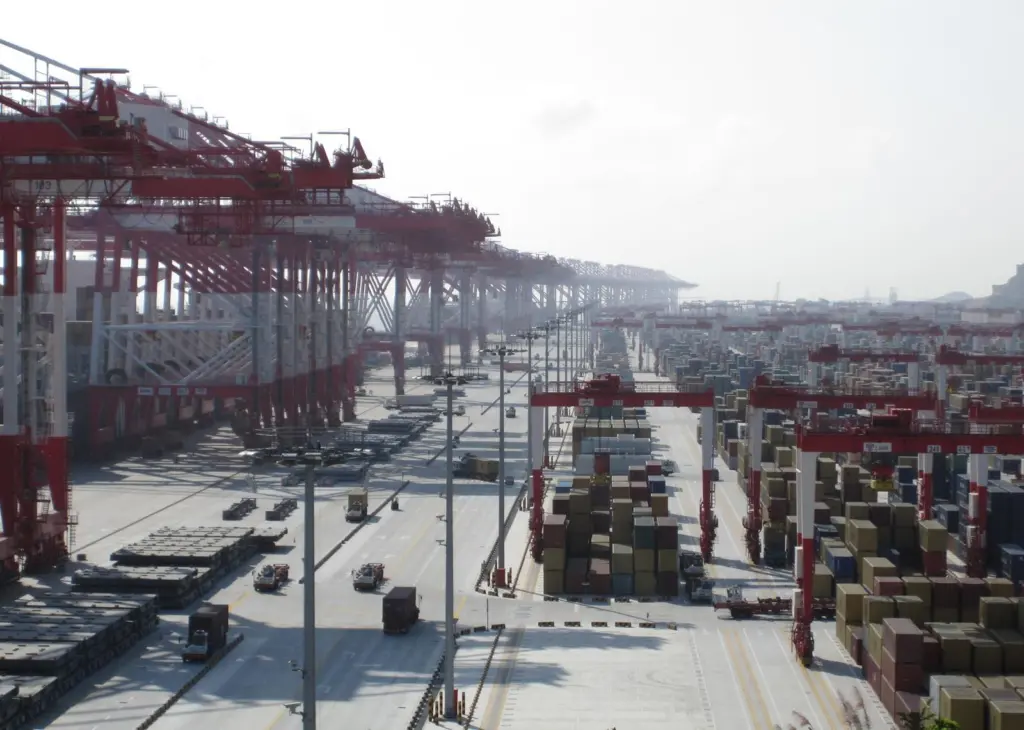 The fourth phase of the Yangshan Port project involved the creation of a fully automated terminal Wikipedia/Reb42 CC BY 3.0