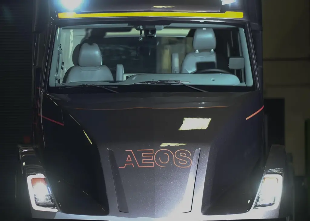 Cummins Aeos tractor