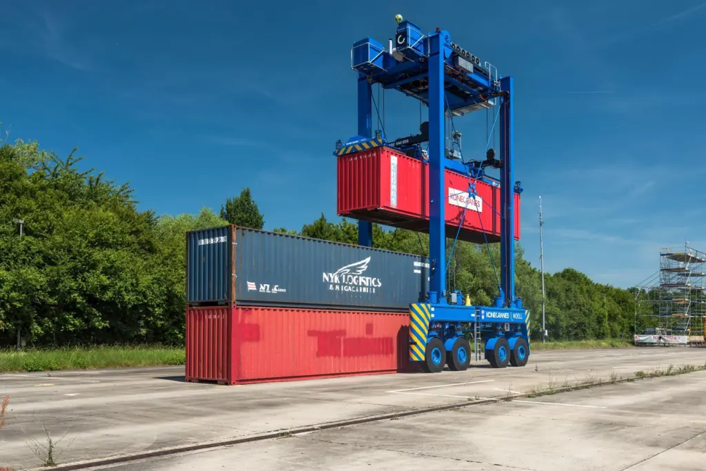 Automated straddle at Port of Auckland