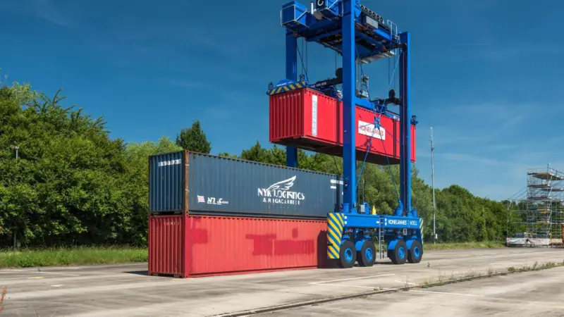 Automated straddle at Port of Auckland
