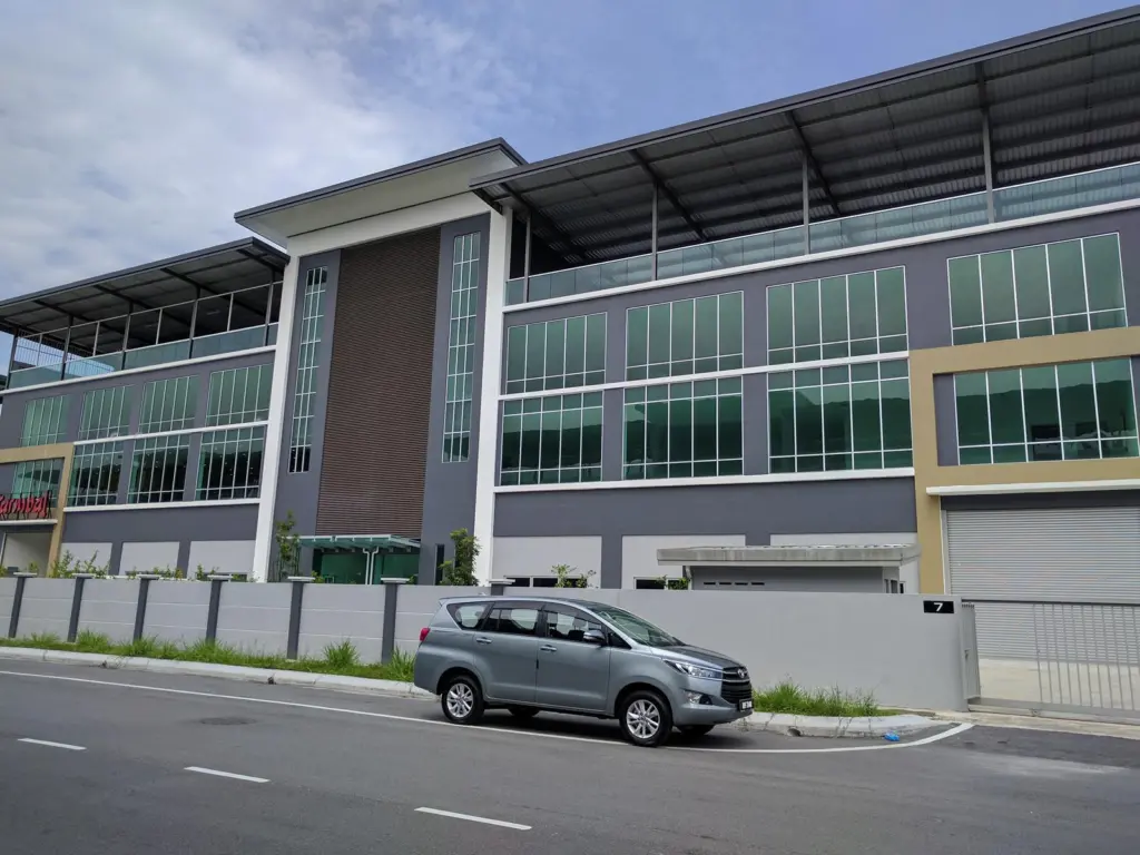 00_102681_New-rubber-compound-mixing-and-fender-production-facility-outside-2