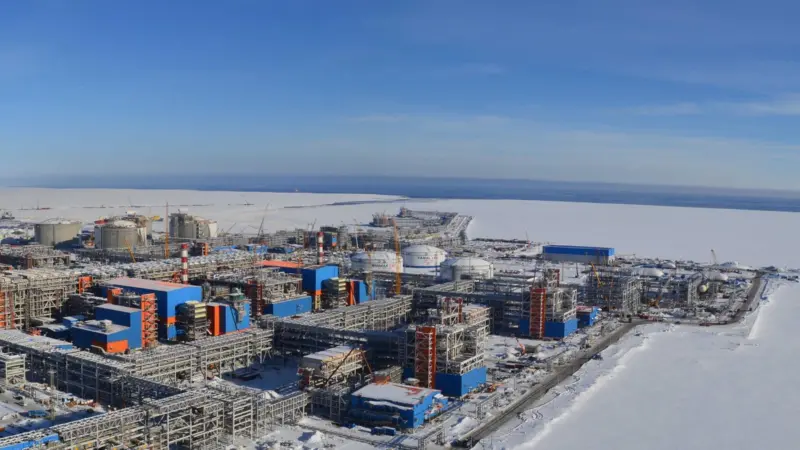 Sabetta presents a challenge to conventional LNG transportation, as the sea is frozen for up to nine months of the year