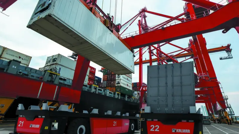 Kalmar's FastCharge technology eliminates the need for time-consuming battery swapping