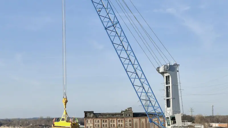 The eco-efficient, diesel-electric cranes are mainly set to handle containers and palletised fruit at the port’s new multipurpose refrigerated cargo terminal Photo: Konecranes
