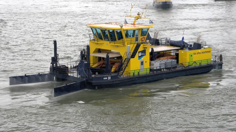 It will be a number of weeks before the clean-up at the Port of Rotterdam is complete, the Port of Rotterdam Authority has indicated. Photo: Quistnix