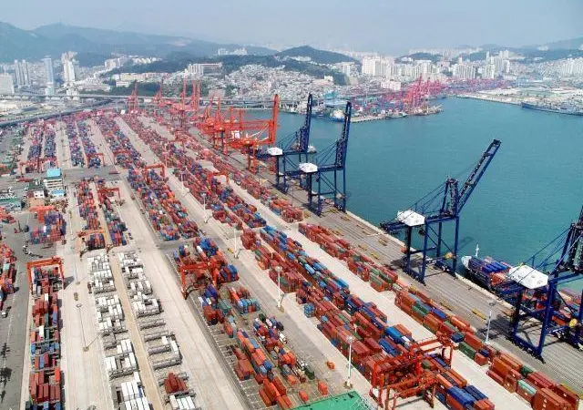 The agreement includes a comprehensive review of the LNG bunkering system and business methods at Busan Port Photo: BPA