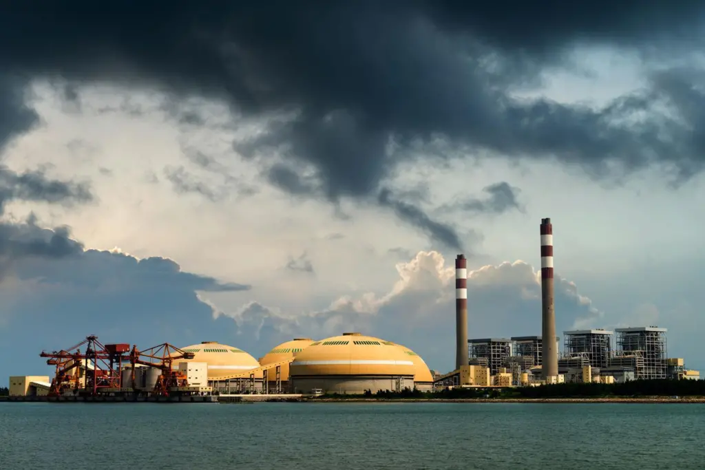 : Industrial plants within the port environs add to carbon calculations. Credit: Liu Fuyu, 123rf