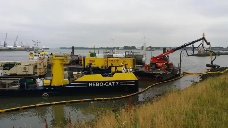 At least at five kilometres of shores have had to be replaced around the port Photo: Port of Rotterdam