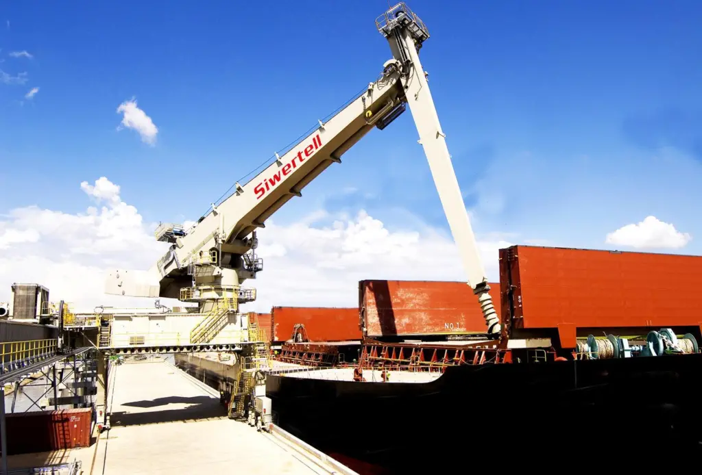 00_103814_Siwertell_shipunloader_cement_Houston