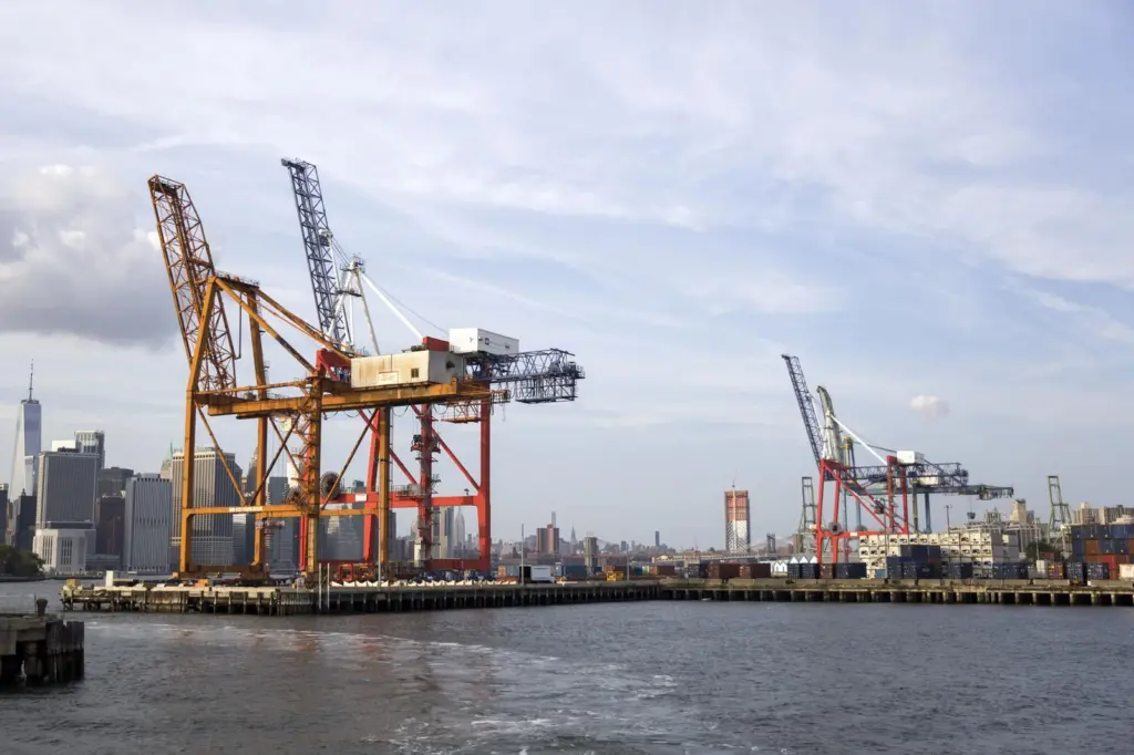 New York freight plan will reduce the amount of cargo that goes by vehicle through metropolitan areas. Credit: Goran Bogicevic, 123rf