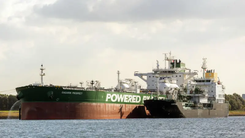 Shell has delivered its first ship-to-ship bunkering of LNG fuel from its specialised LNG bunker vessel, 'Cardissa' Photo: Sovcomflot