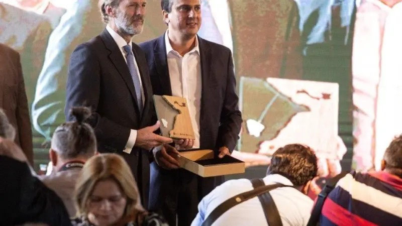 Allard Castelein and Camilo Santana