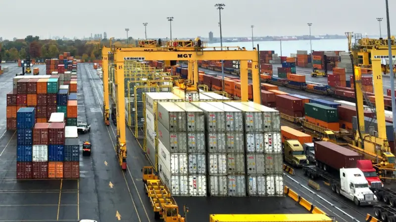 The order is made up of five e-RTGs for Cast Terminal and five for Racine Terminal and follows the retrofit of conductor bar systems Photo: Liebherr